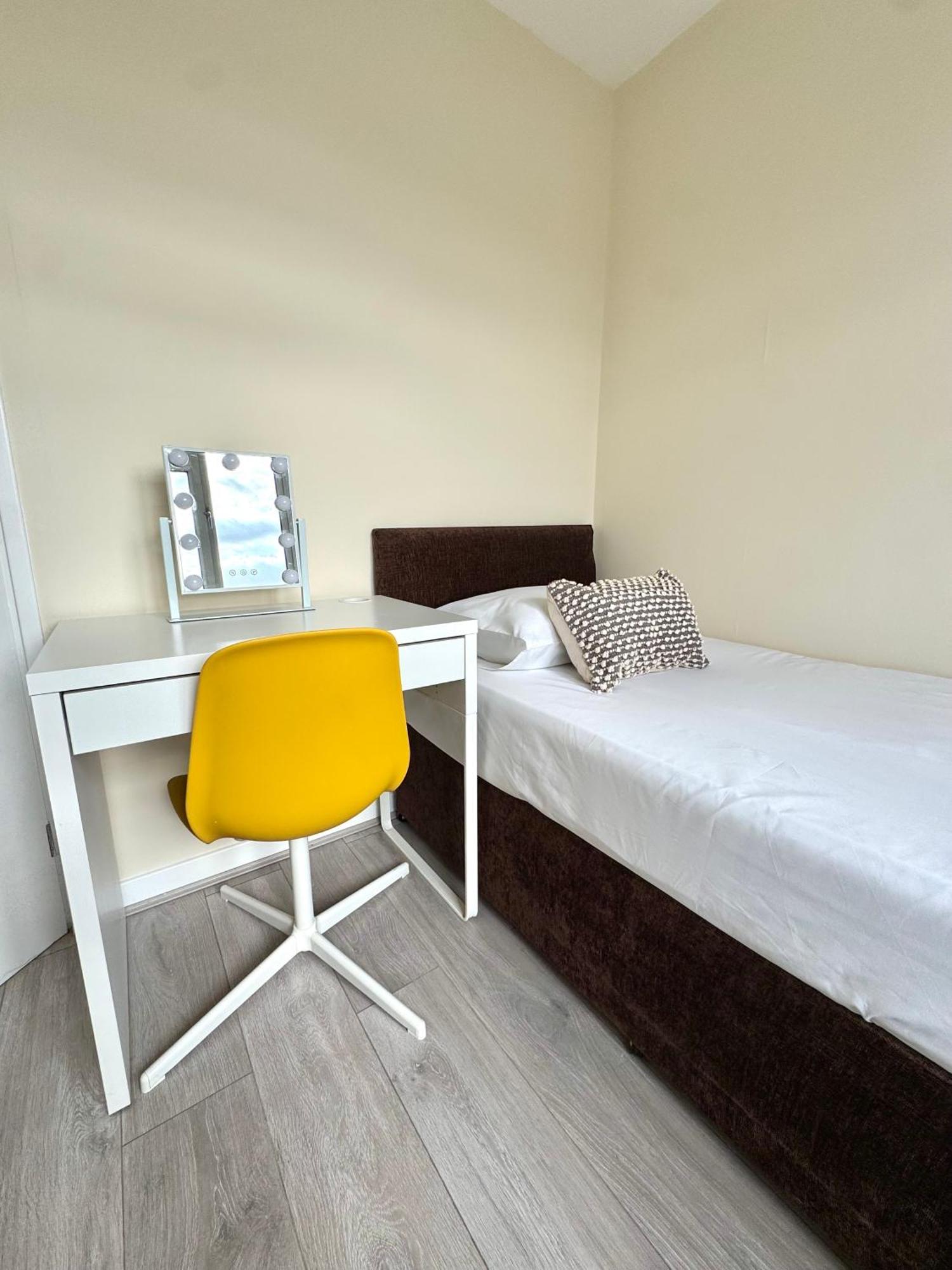 Appartamento Spacious 5 Bedroom 3 Mins Walk From Mile End