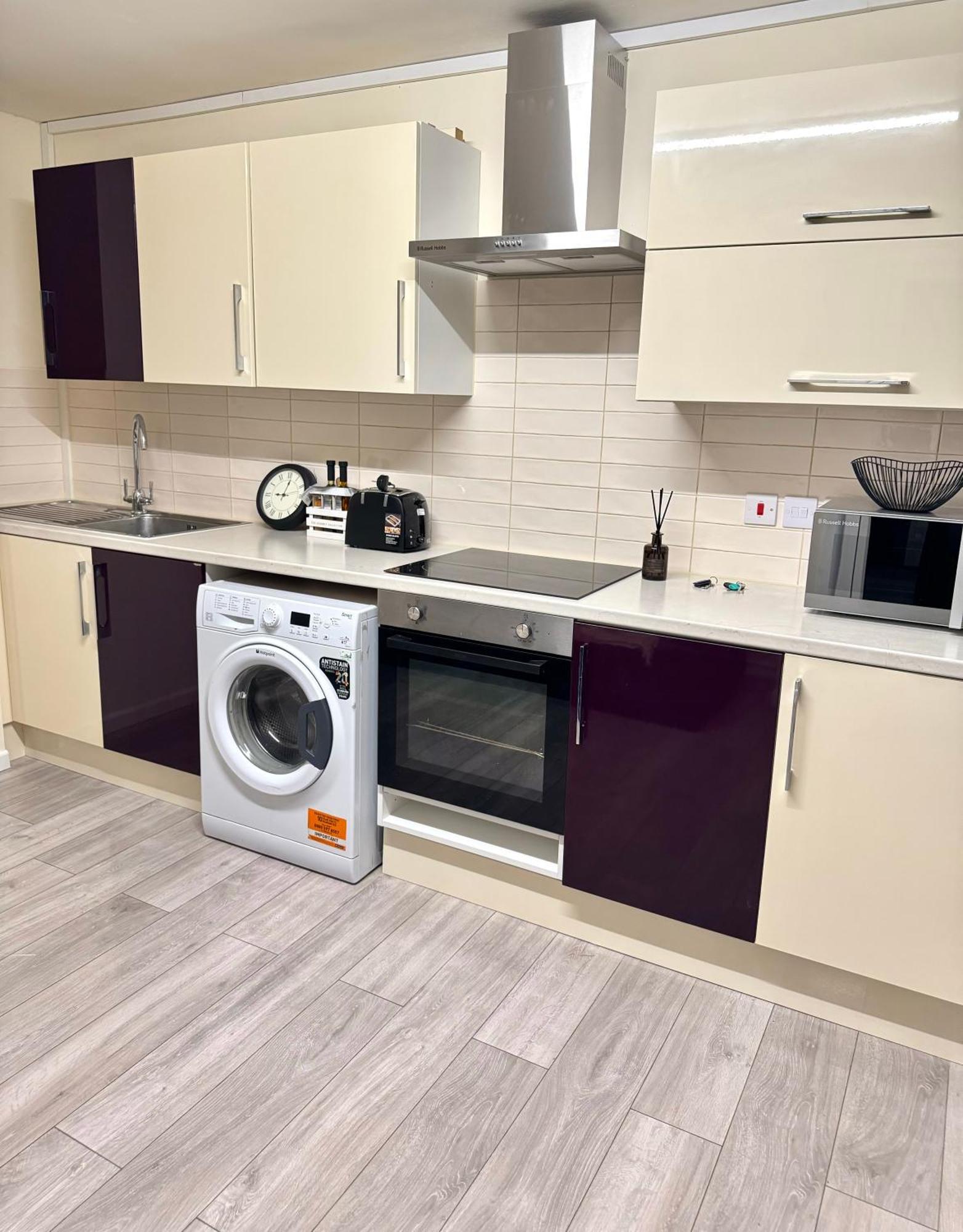 Spacious 5 Bedroom 3 Mins Walk From Mile End Londra
