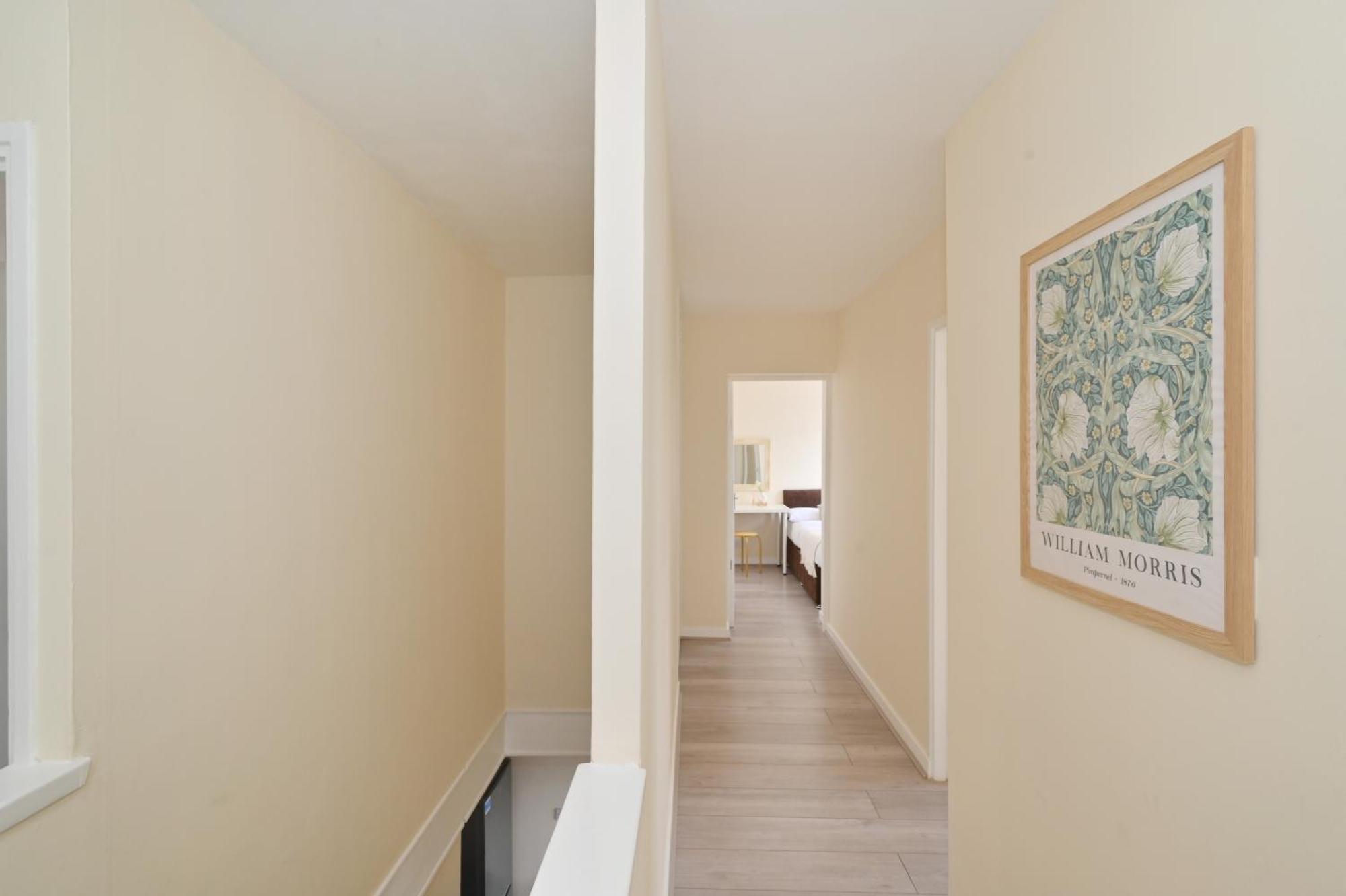 Spacious 5 Bedroom 3 Mins Walk From Mile End Appartamento *