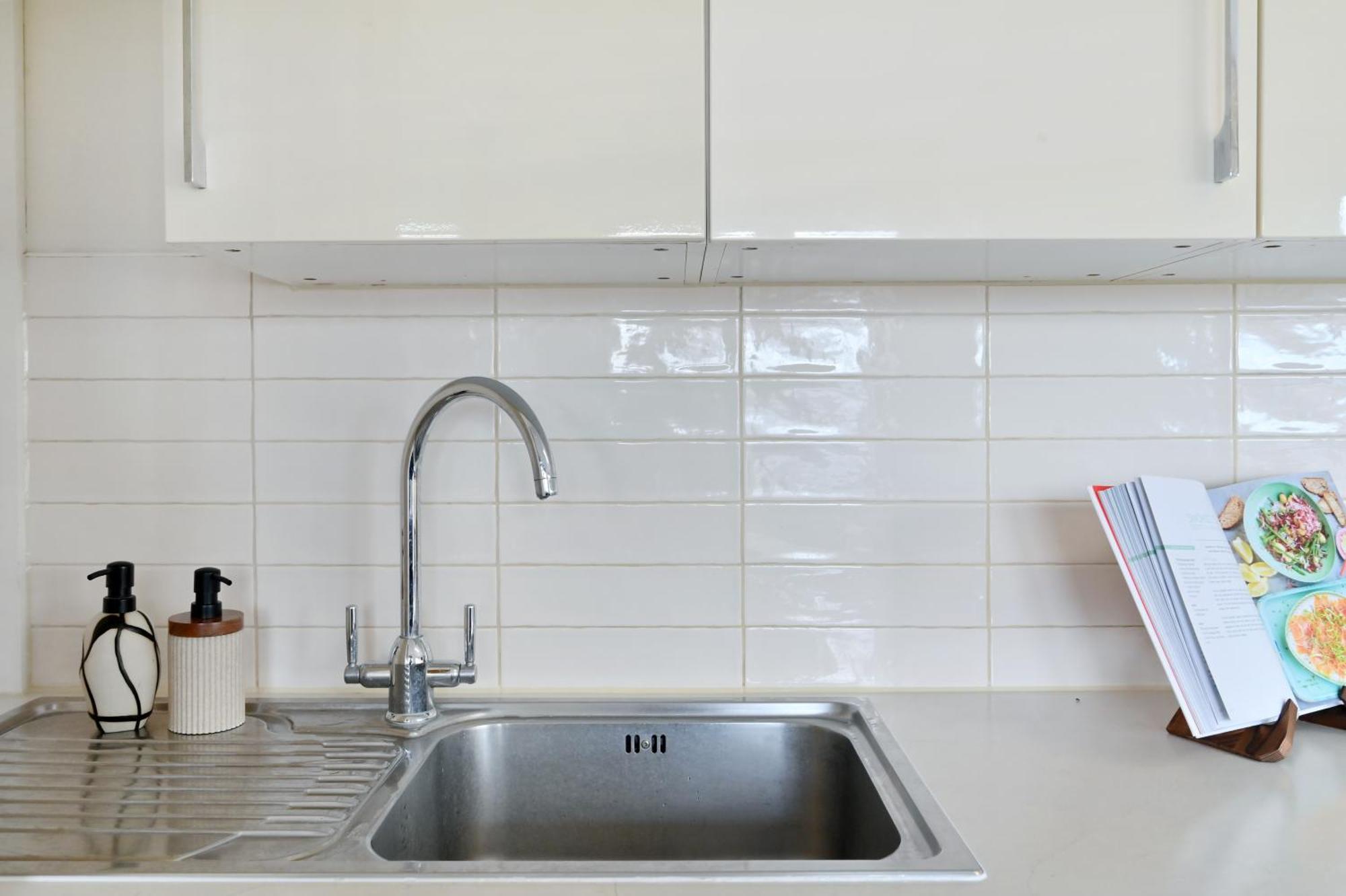 Spacious 5 Bedroom 3 Mins Walk From Mile End *