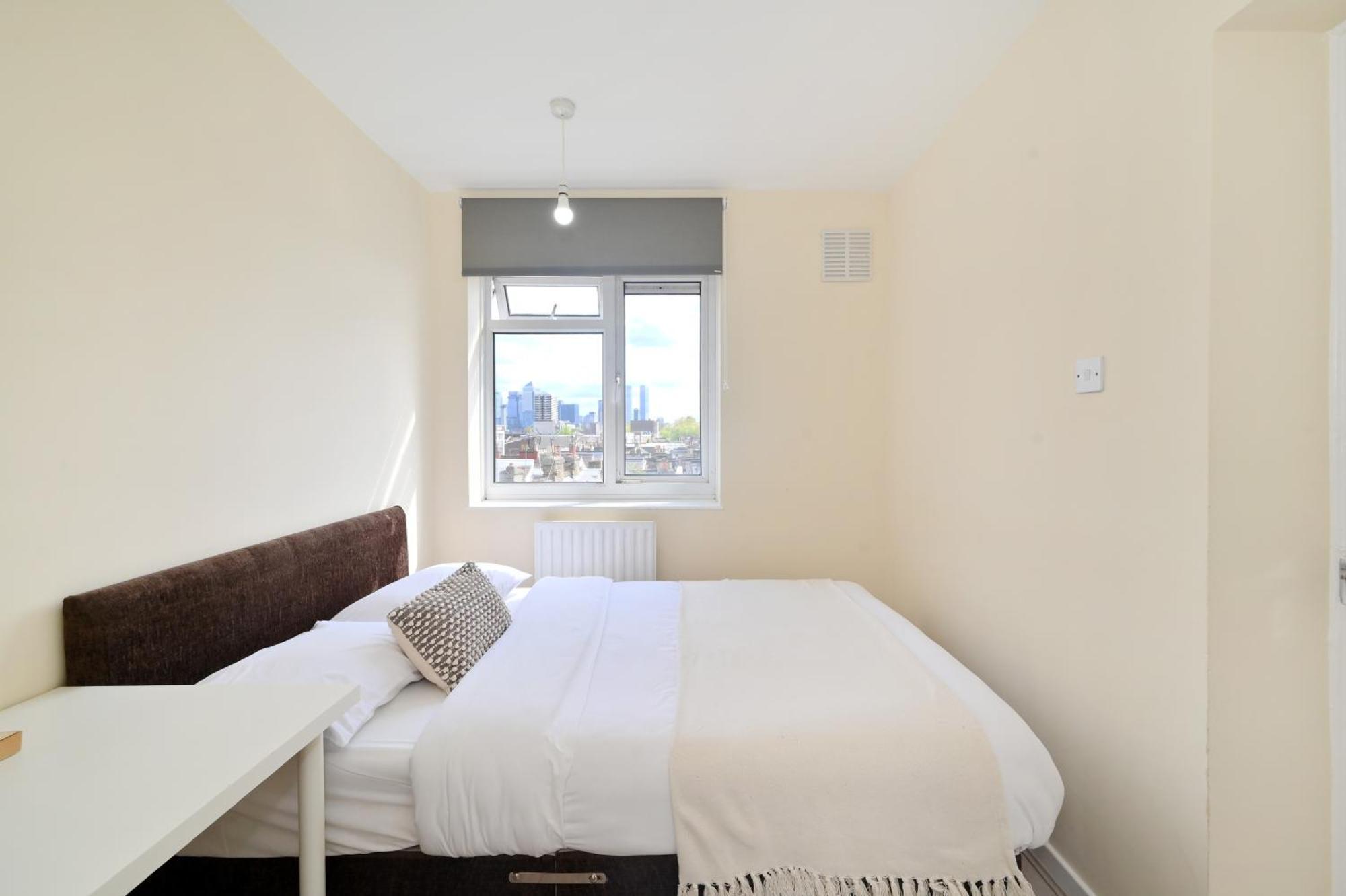 Spacious 5 Bedroom 3 Mins Walk From Mile End Appartamento