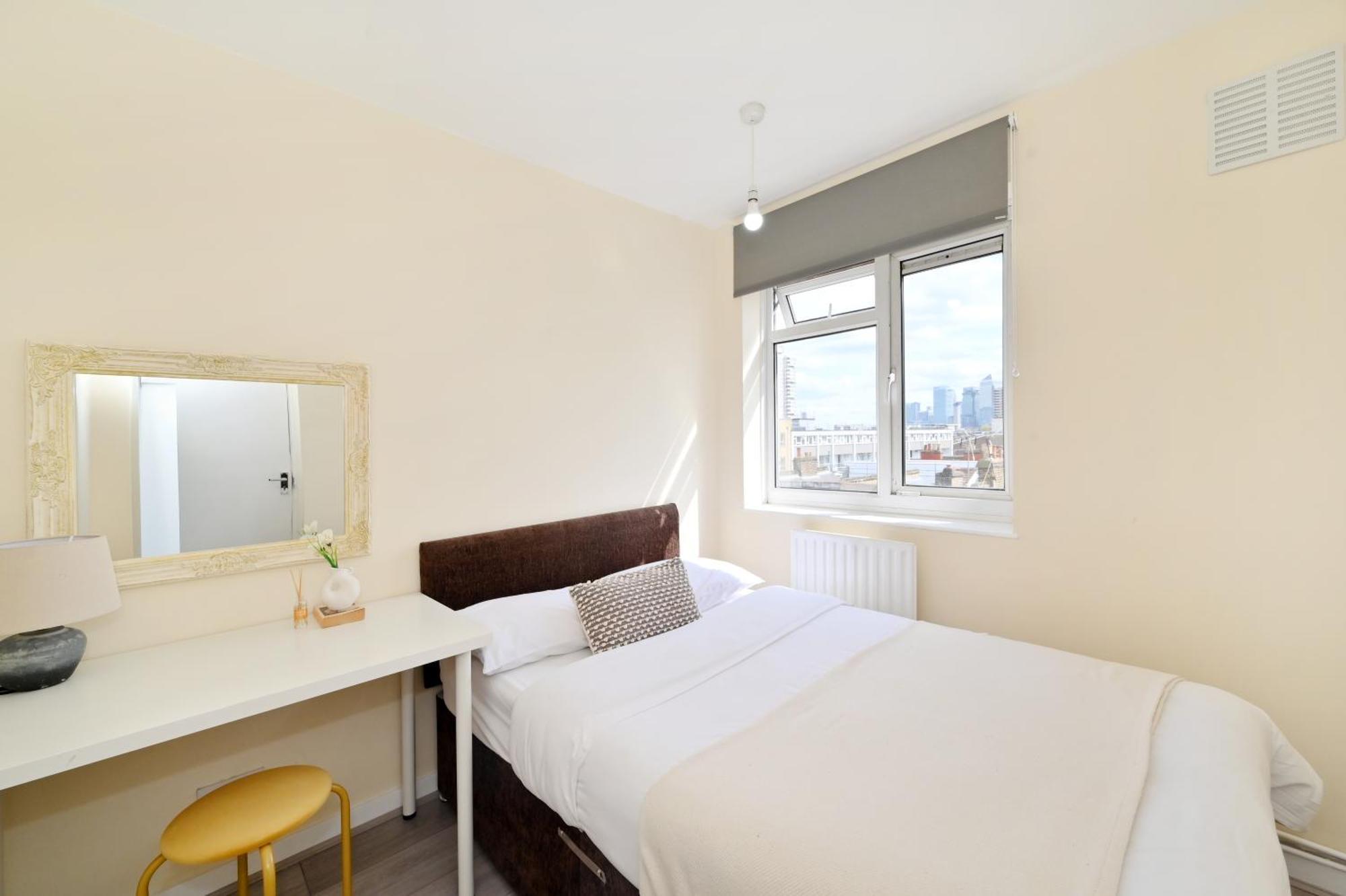 Spacious 5 Bedroom 3 Mins Walk From Mile End Appartamento