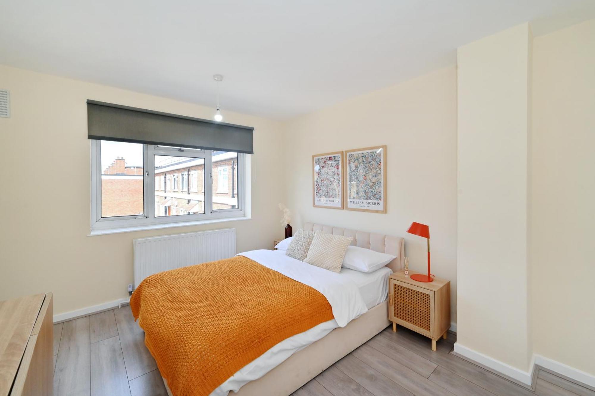 Spacious 5 Bedroom 3 Mins Walk From Mile End Appartamento *