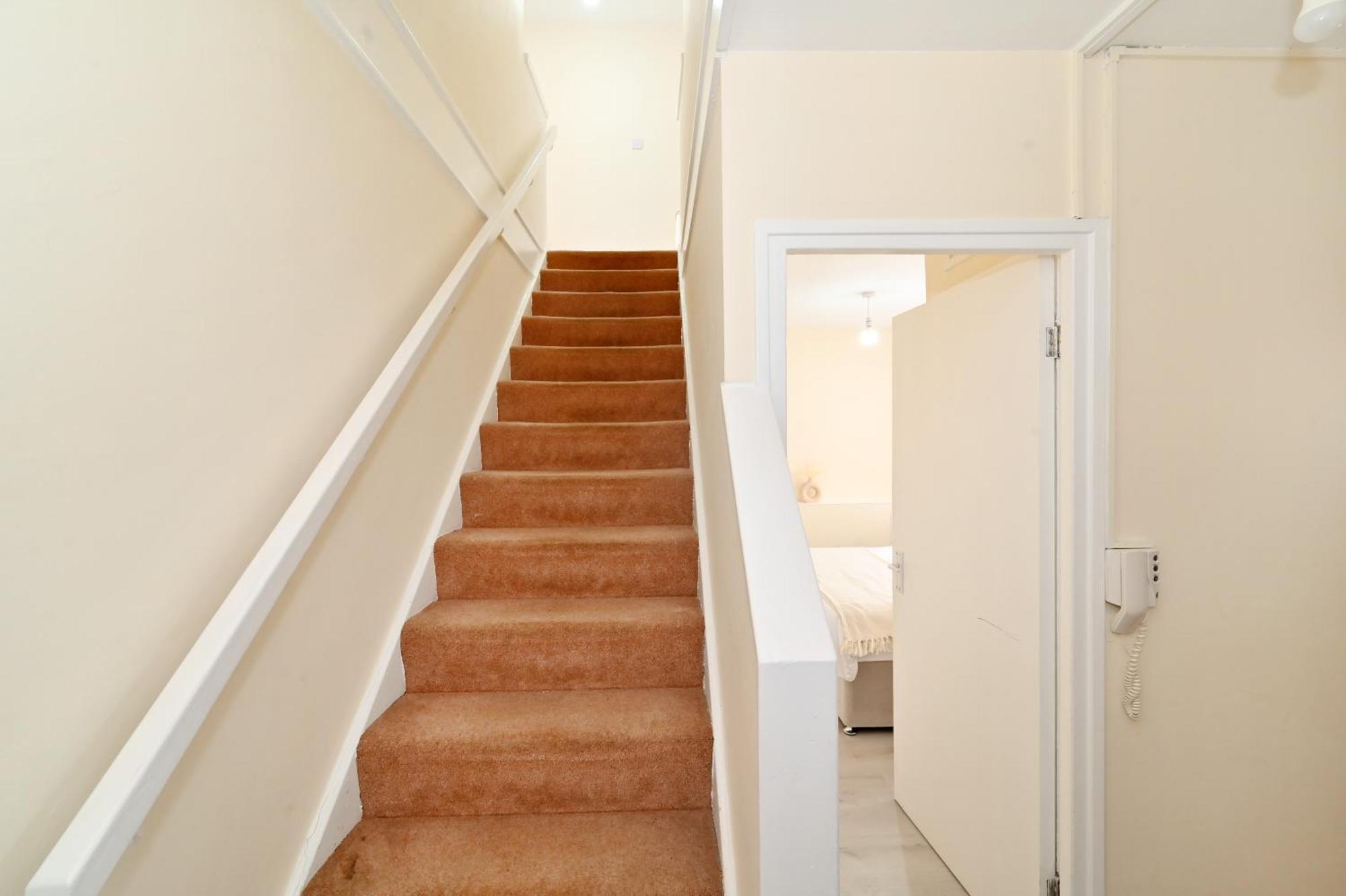 Spacious 5 Bedroom 3 Mins Walk From Mile End Londra